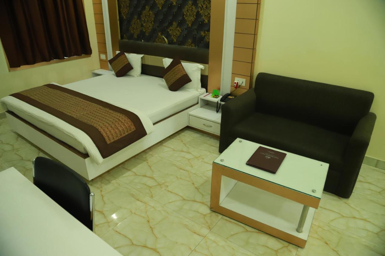 Hotel Sukhdeo Palace Gaya Buitenkant foto