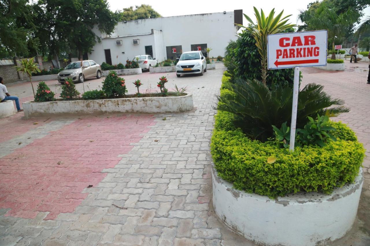 Hotel Sukhdeo Palace Gaya Buitenkant foto
