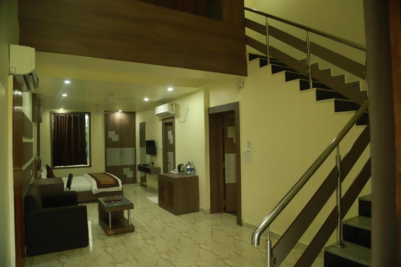 Hotel Sukhdeo Palace Gaya Buitenkant foto