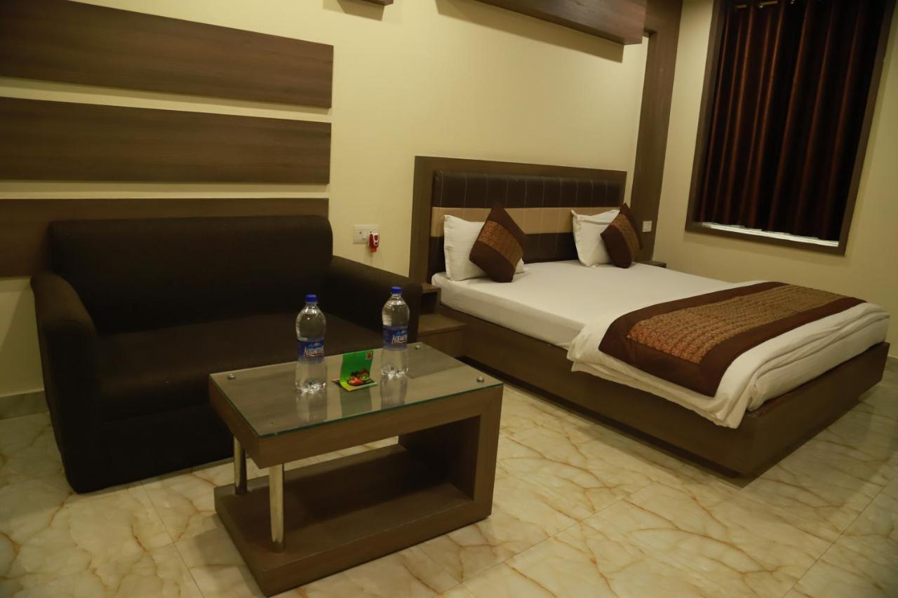 Hotel Sukhdeo Palace Gaya Buitenkant foto